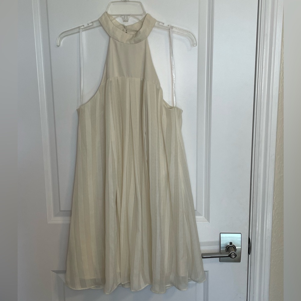 BCBG Generation Cream Halter Pleated Swing Mini Dress with Satin Collar, sz S